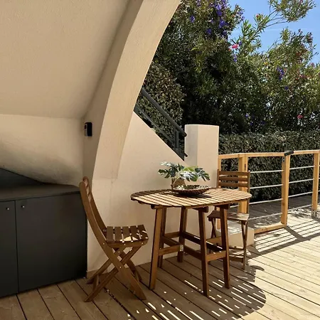 Le Levant Au Lavandou Апартаменты *