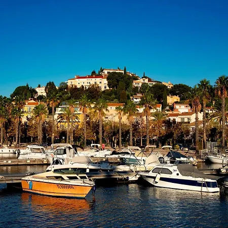 Апартаменты Le Levant Au Lavandou