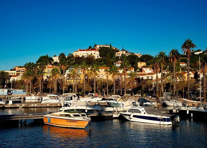 Апартаменты Le Levant Au Lavandou